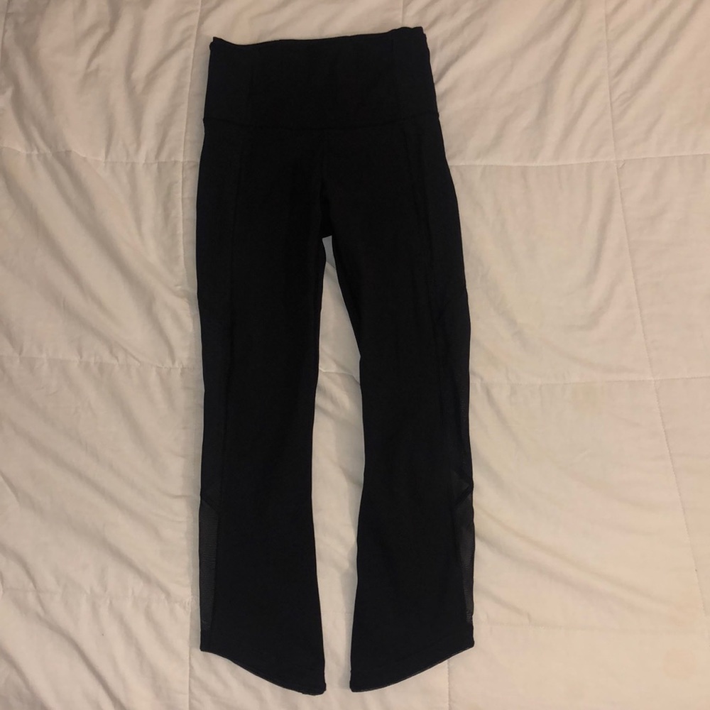 NEVER WORN Lululemon high waisted cropped mesh leggings